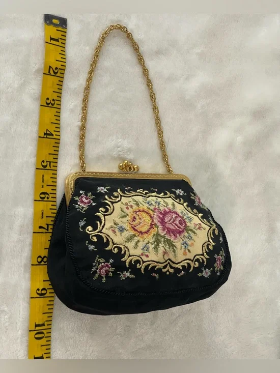 Amazing vintage embroidered tapestry purse, mini gold chain - Picture 11 of 13